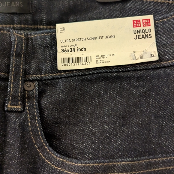 Uniqlo Men's Dark Denim Skinny Jeans - Picture 4 of 4